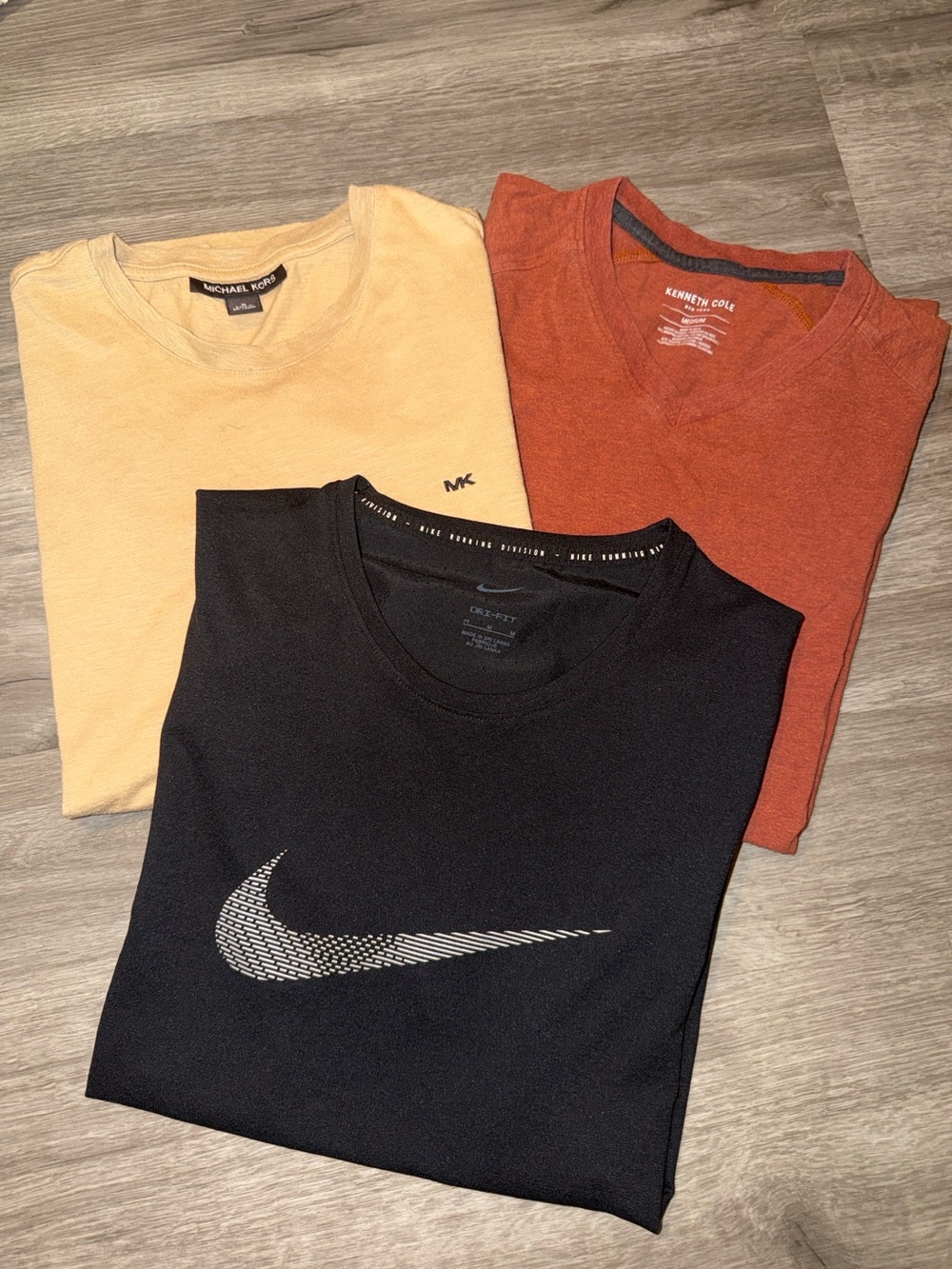 3 men’s short sleeve shirts M size